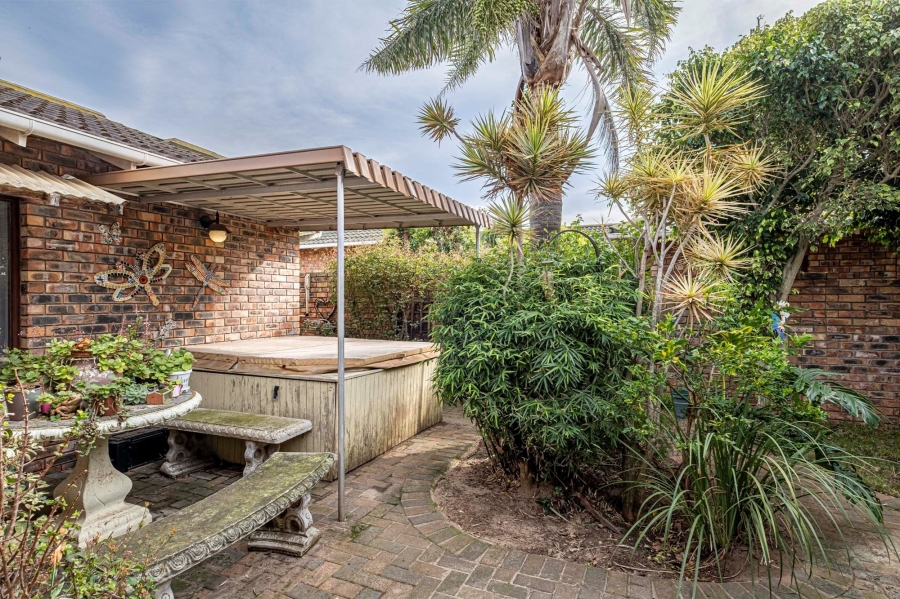 3 Bedroom Property for Sale in Summerstrand Eastern Cape